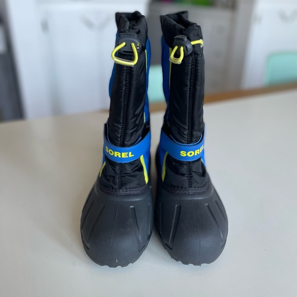 Big boys Sorel winter snow boots - Size 7 - Picture 2 of 9